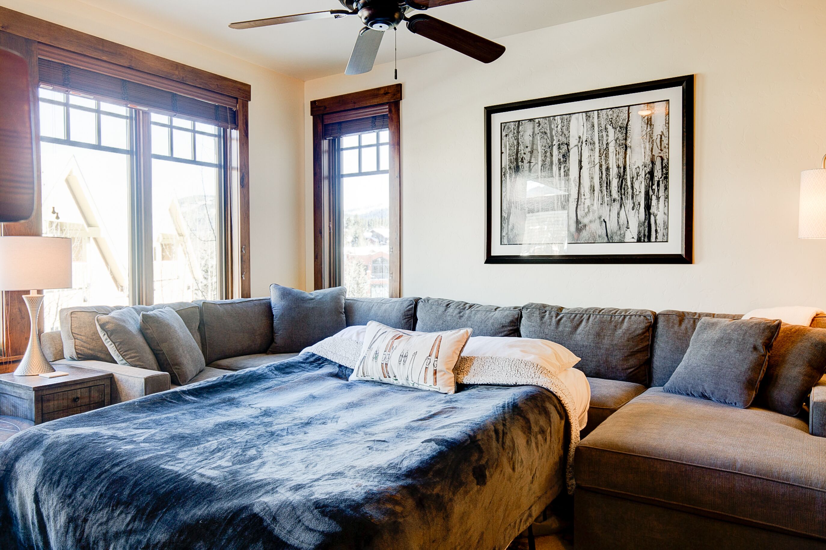 Inflatable "E-Z bed" for 2 guests.