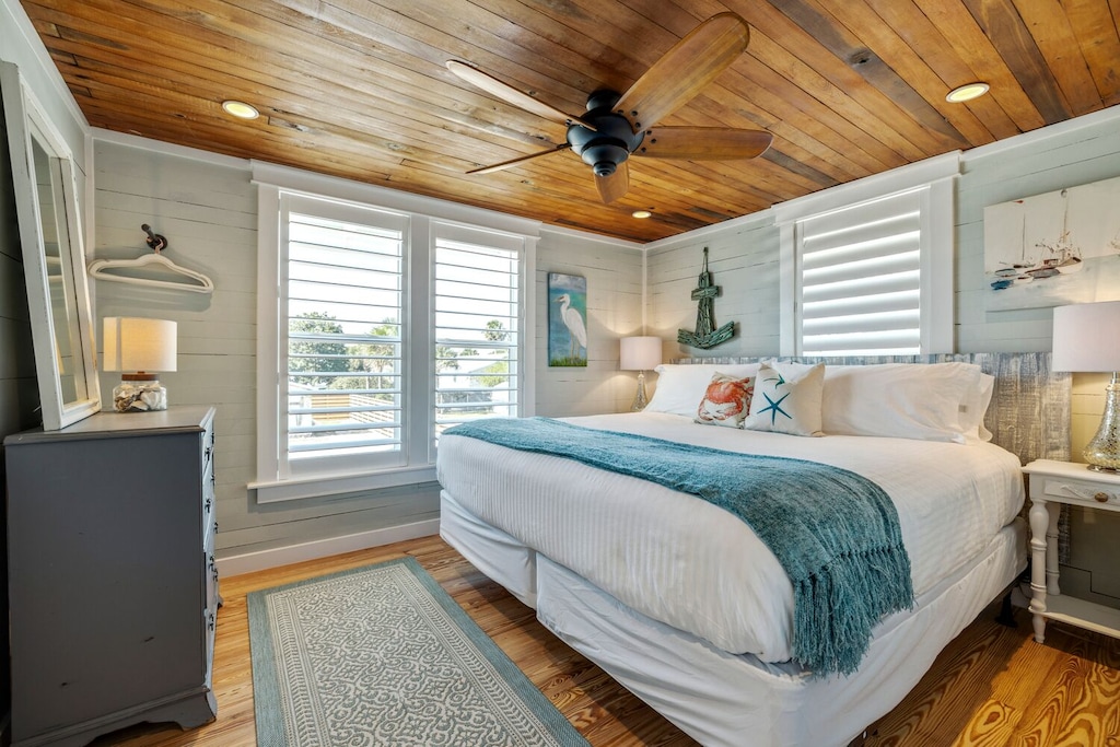 Bedroom 3 - all bedrooms include white noise makers to ensure you sleep like a rockstar!