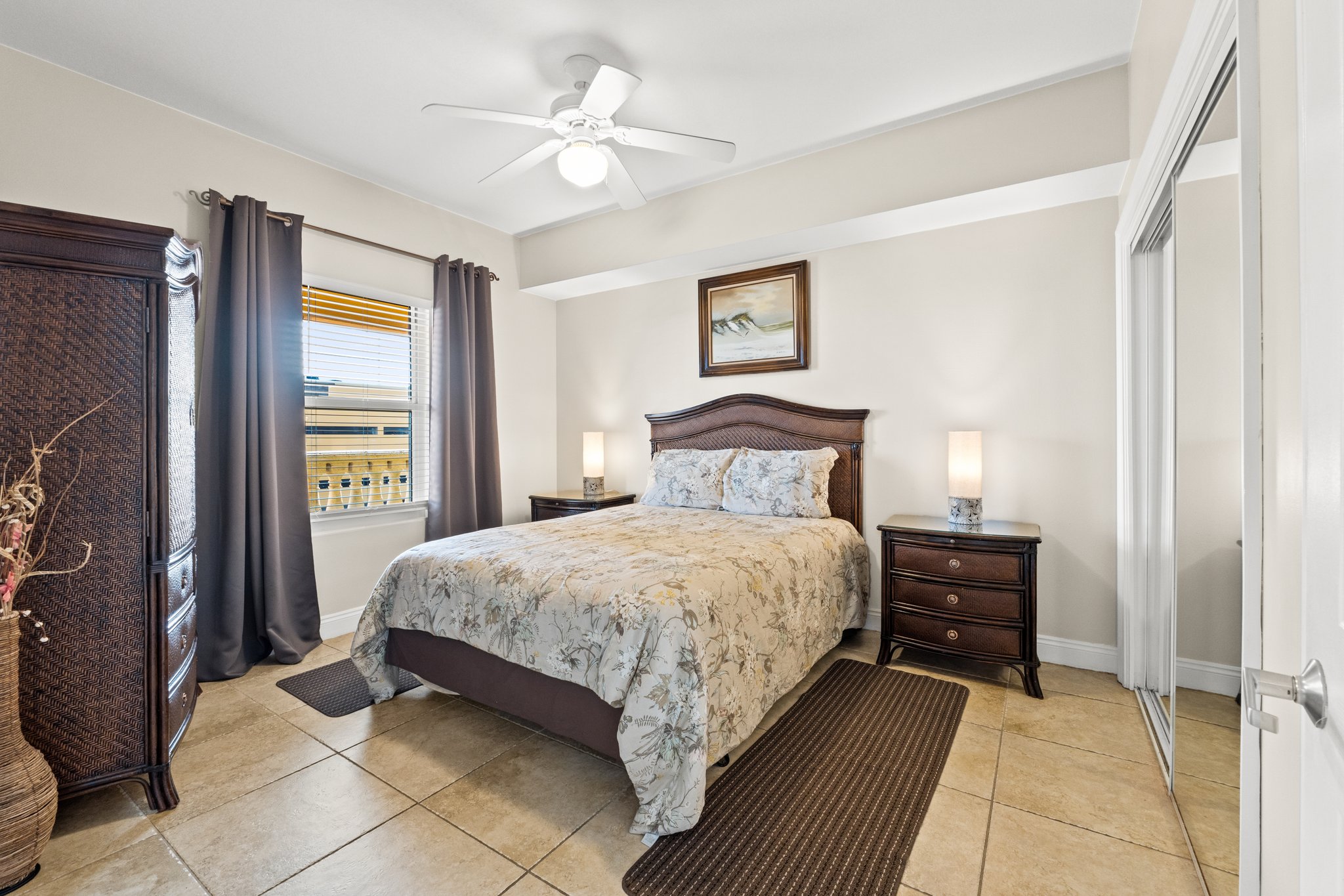 2nd bedroom Queen bed