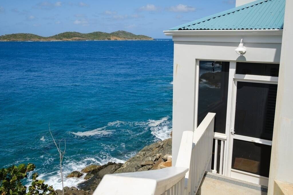 The views from this cozy unit are unreal.