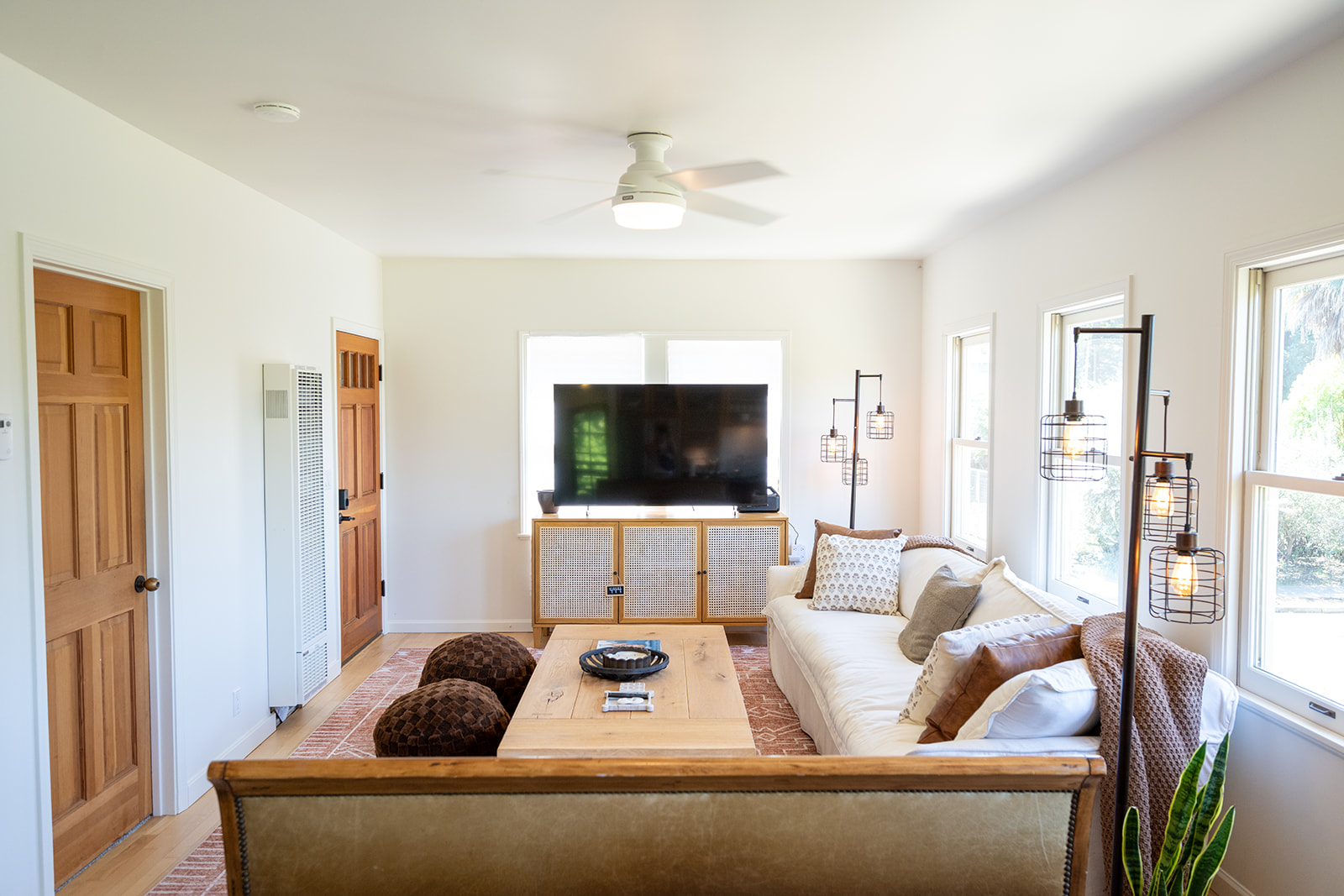 Bright and comfortable living space designed for relaxing after a day in Napa. Smart TV and large sofa couch and bench. Board games included for a night in. 