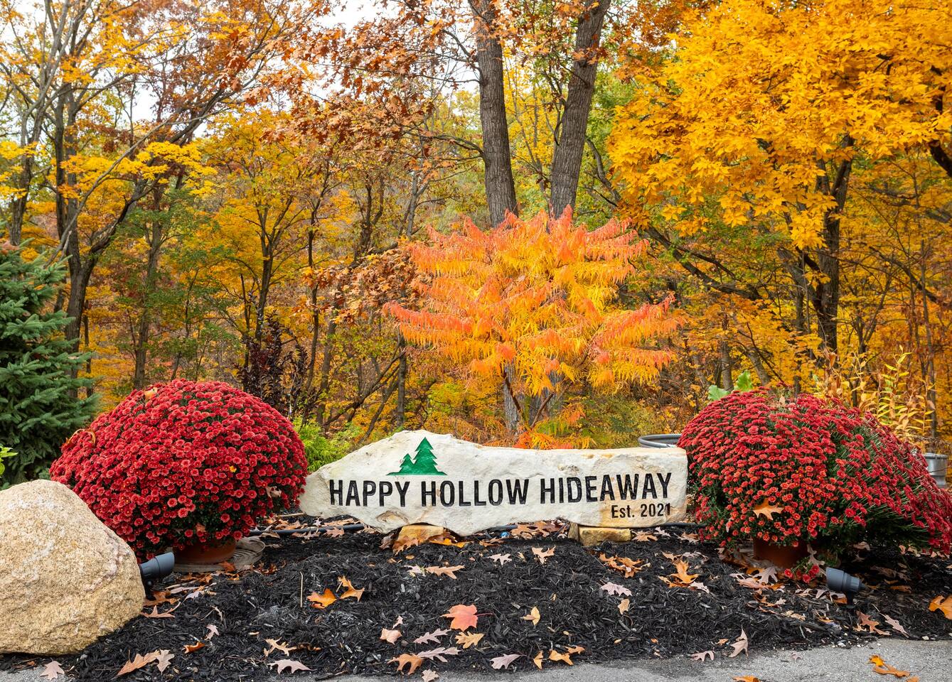 Happy Hollow Hideaway is a bed and breakfast retreat for your whole family. Your hosts, Michael & Rene enjoy making you feel right at home.