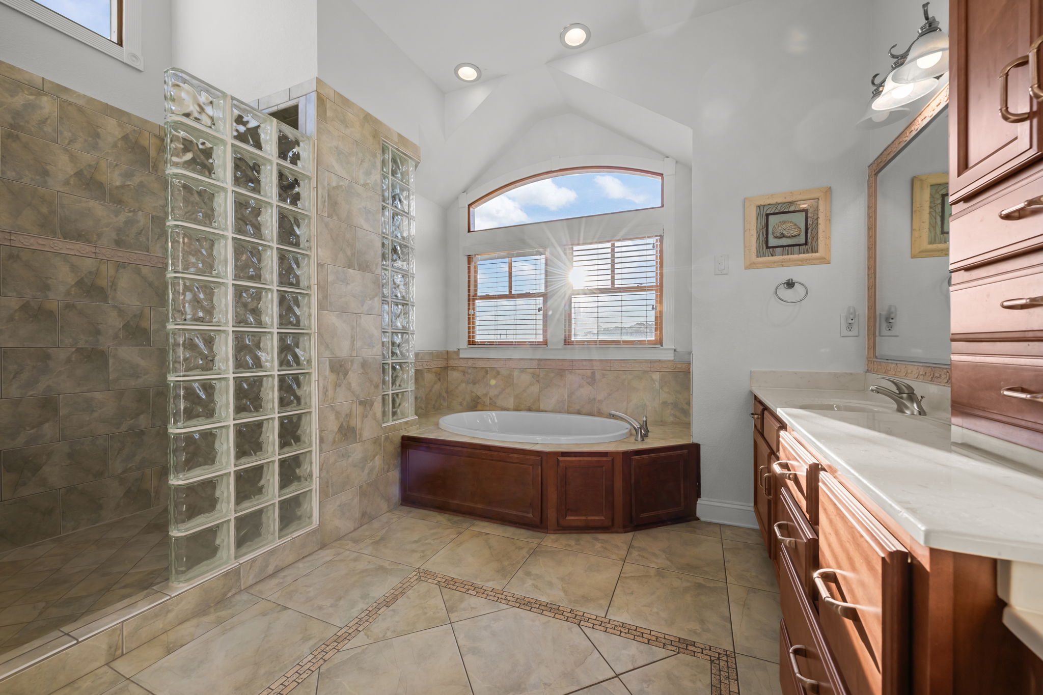 Angler's Retreat — En-Suite Bath