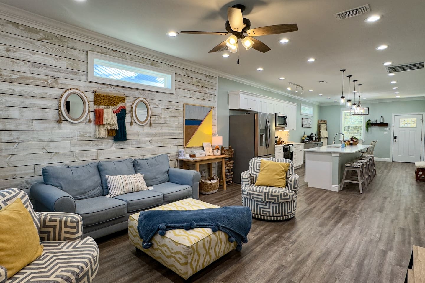 Coastal comfort meets modern design—your perfect gathering space.