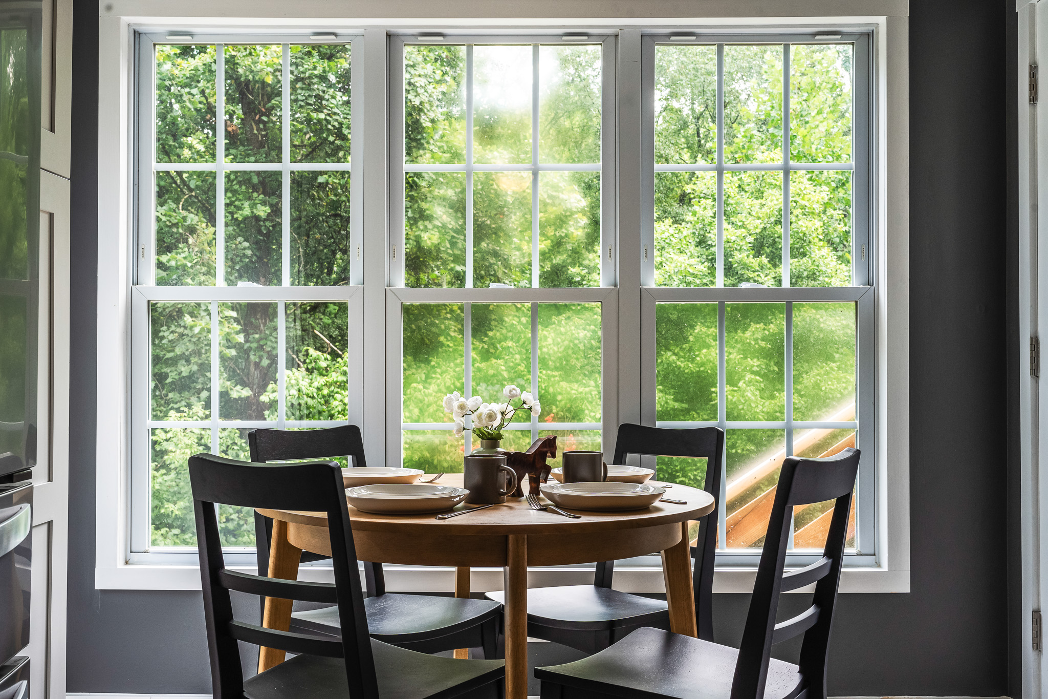 Breakfast Nook: Seating for 4