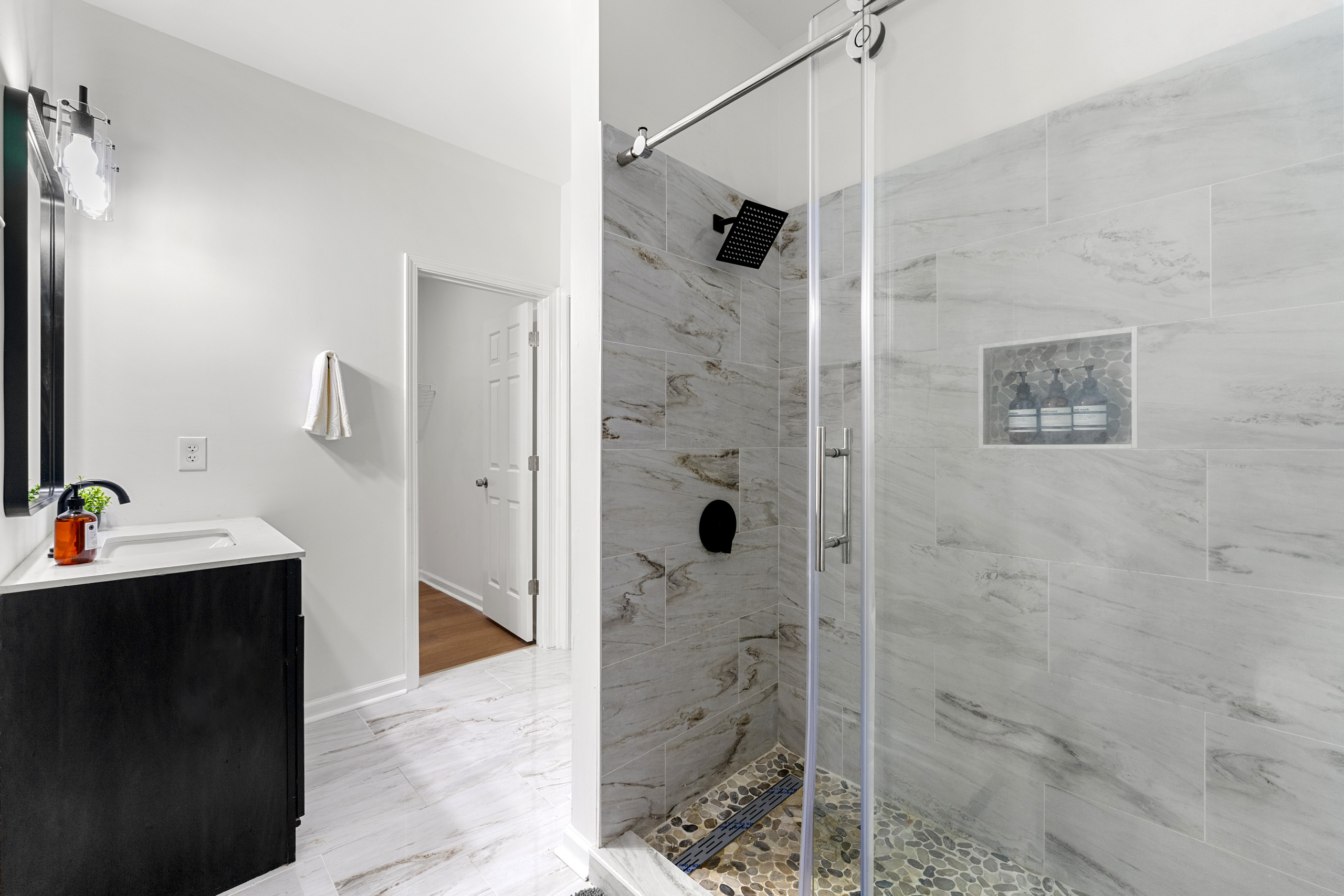Luxurious walk-in shower to refresh your day!