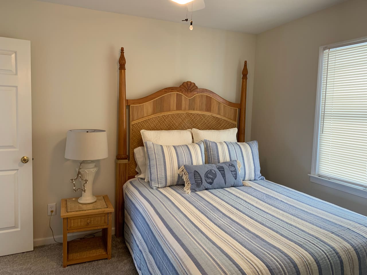 Upstairs Bedroom - Queen