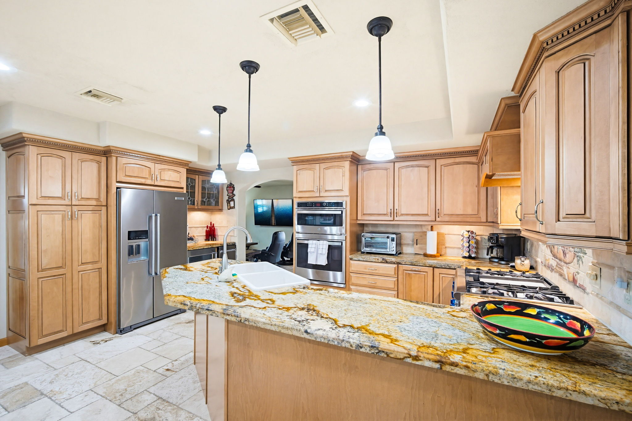 Includes a large modern well appointed kitchen.