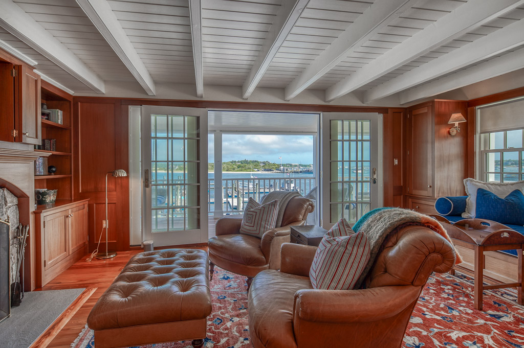 1st Floor Living Area