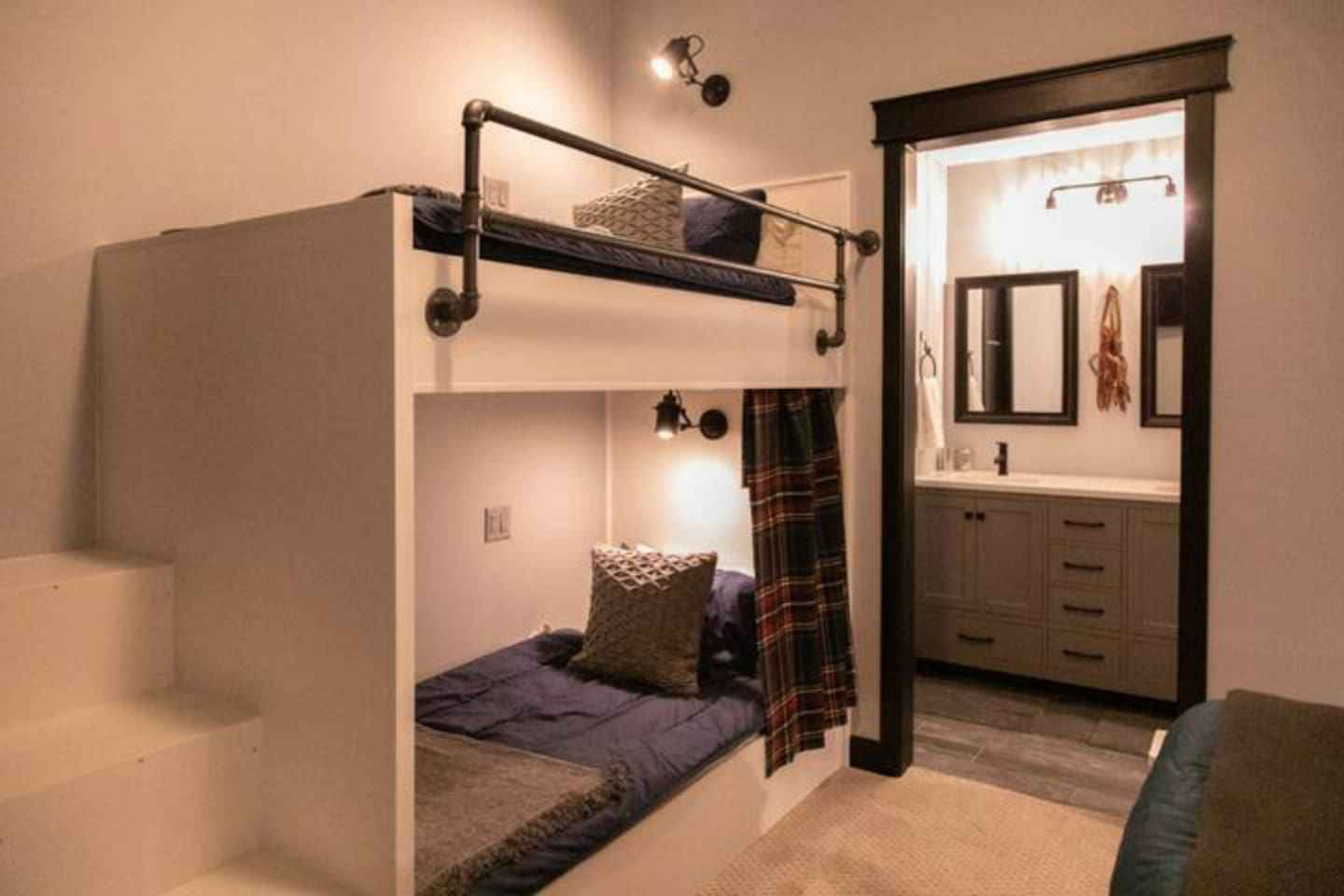 Primary bedroom - 2 bunks + king bed