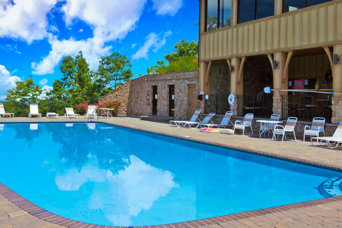 Community Pool SEASONALLY OPEN April to October.