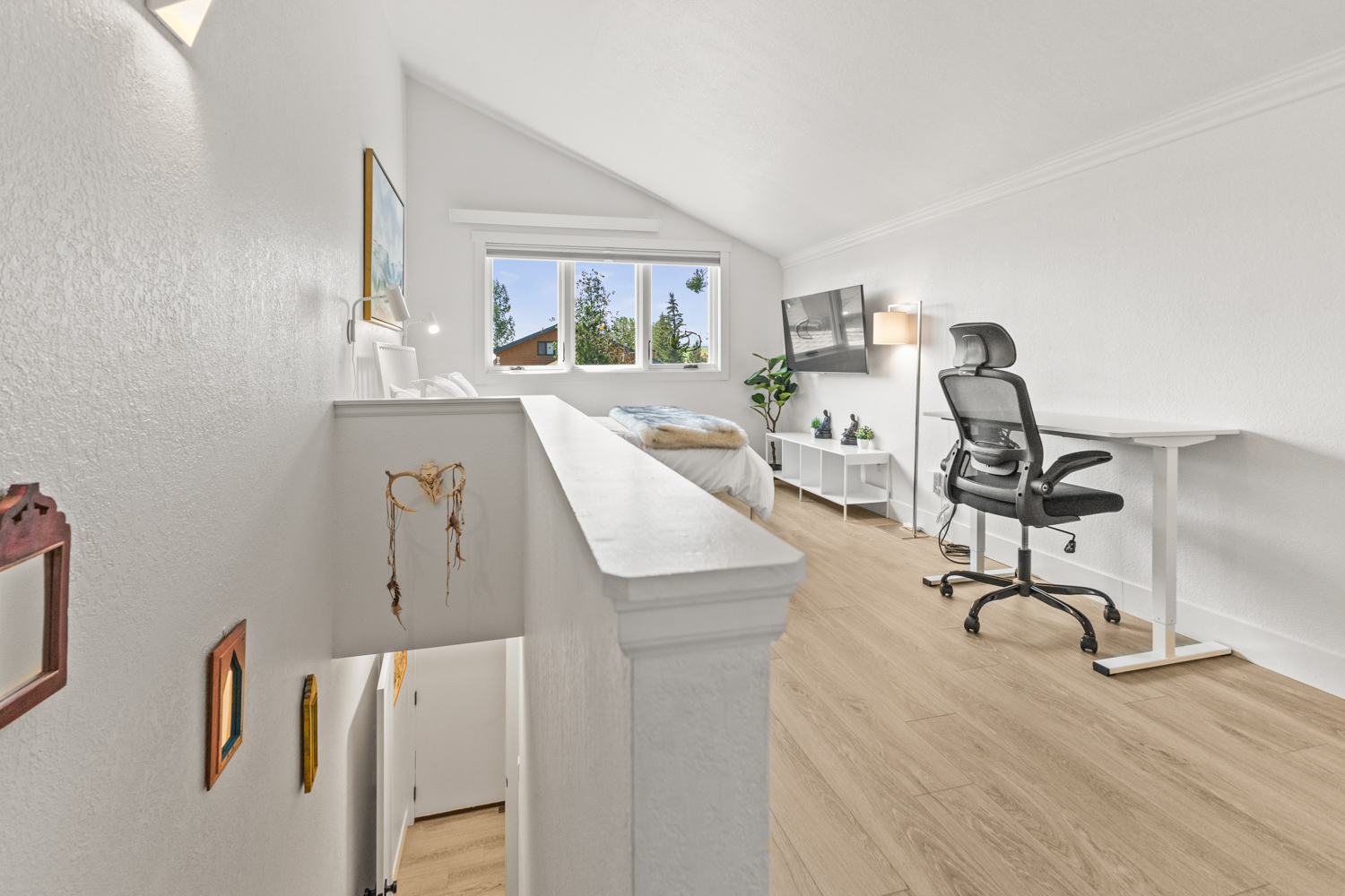 Upstairs Ensuite Bedroom #2 | Queen Bed