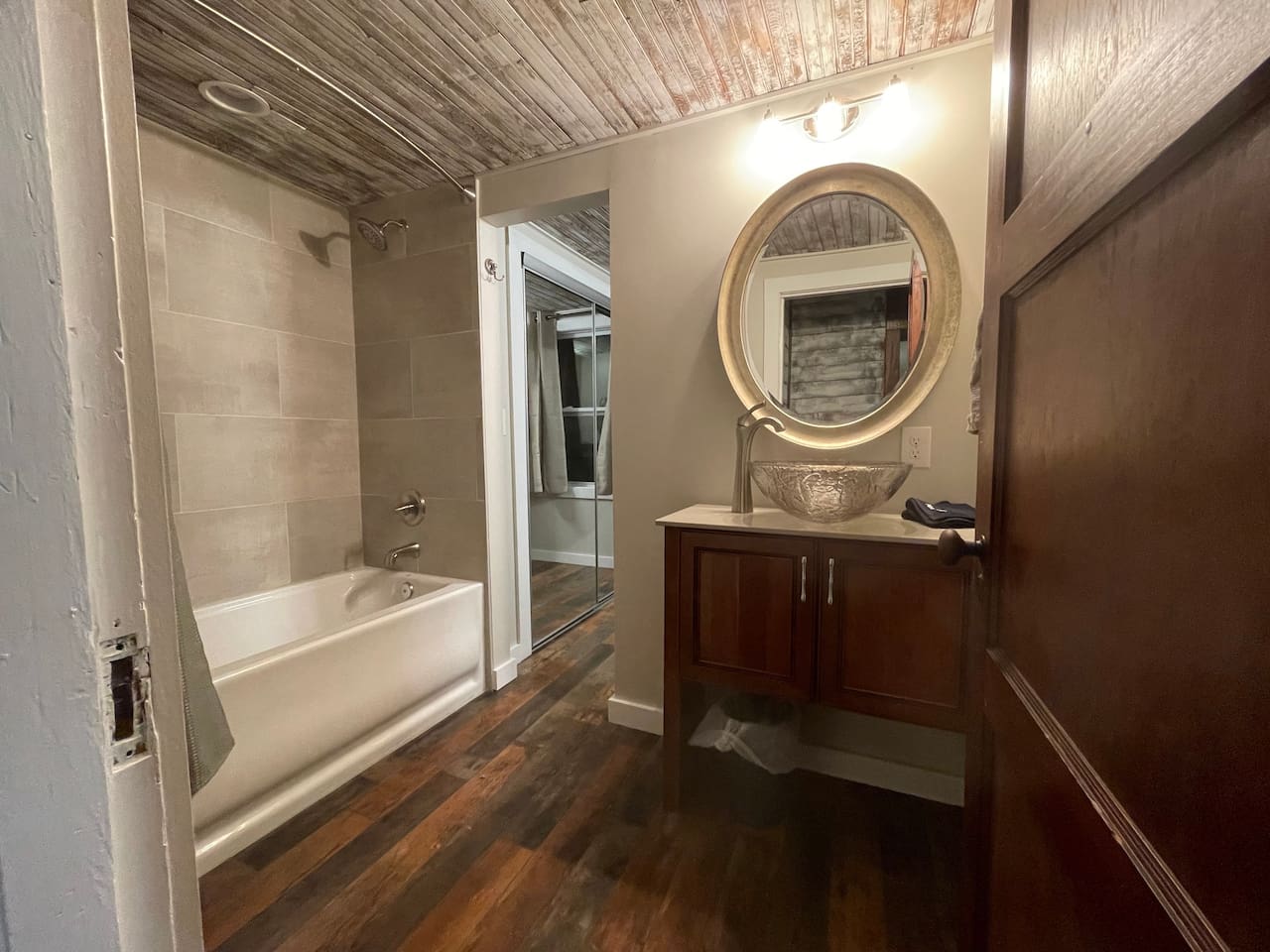 Upstairs bathroom with deep soak tub/ shower 