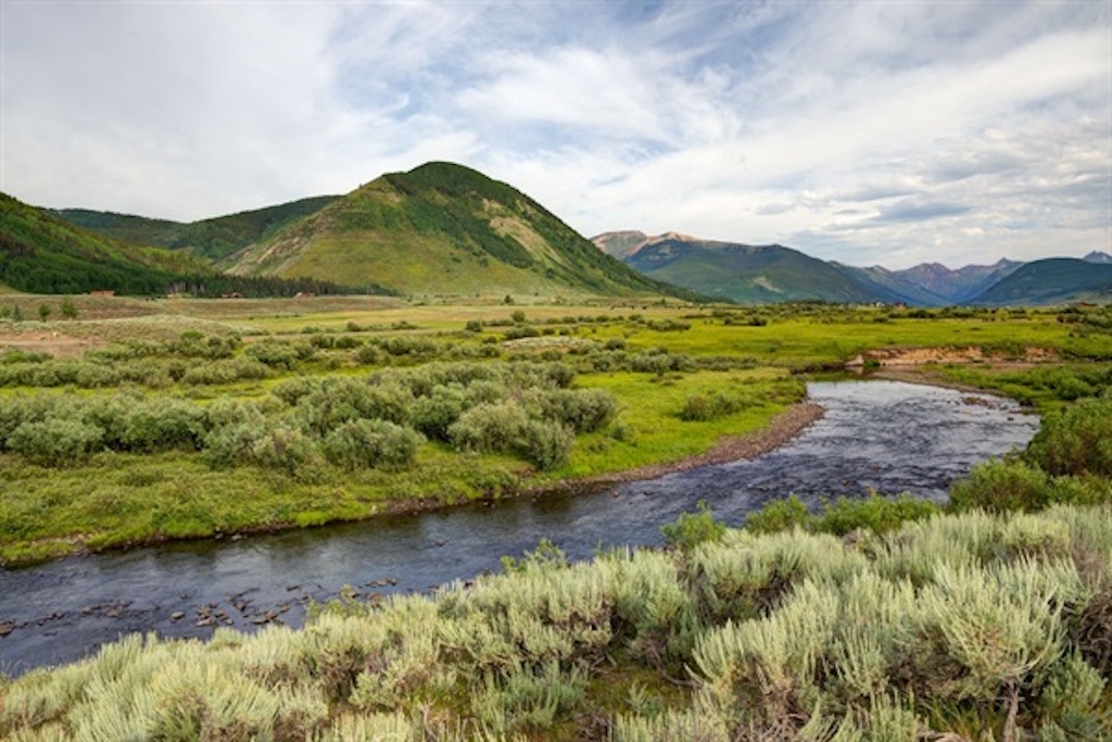 Private fishing acces on slate river