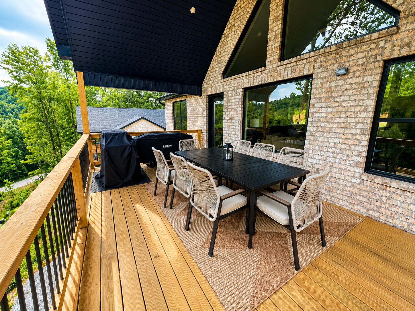 Dining and grilling on main deck