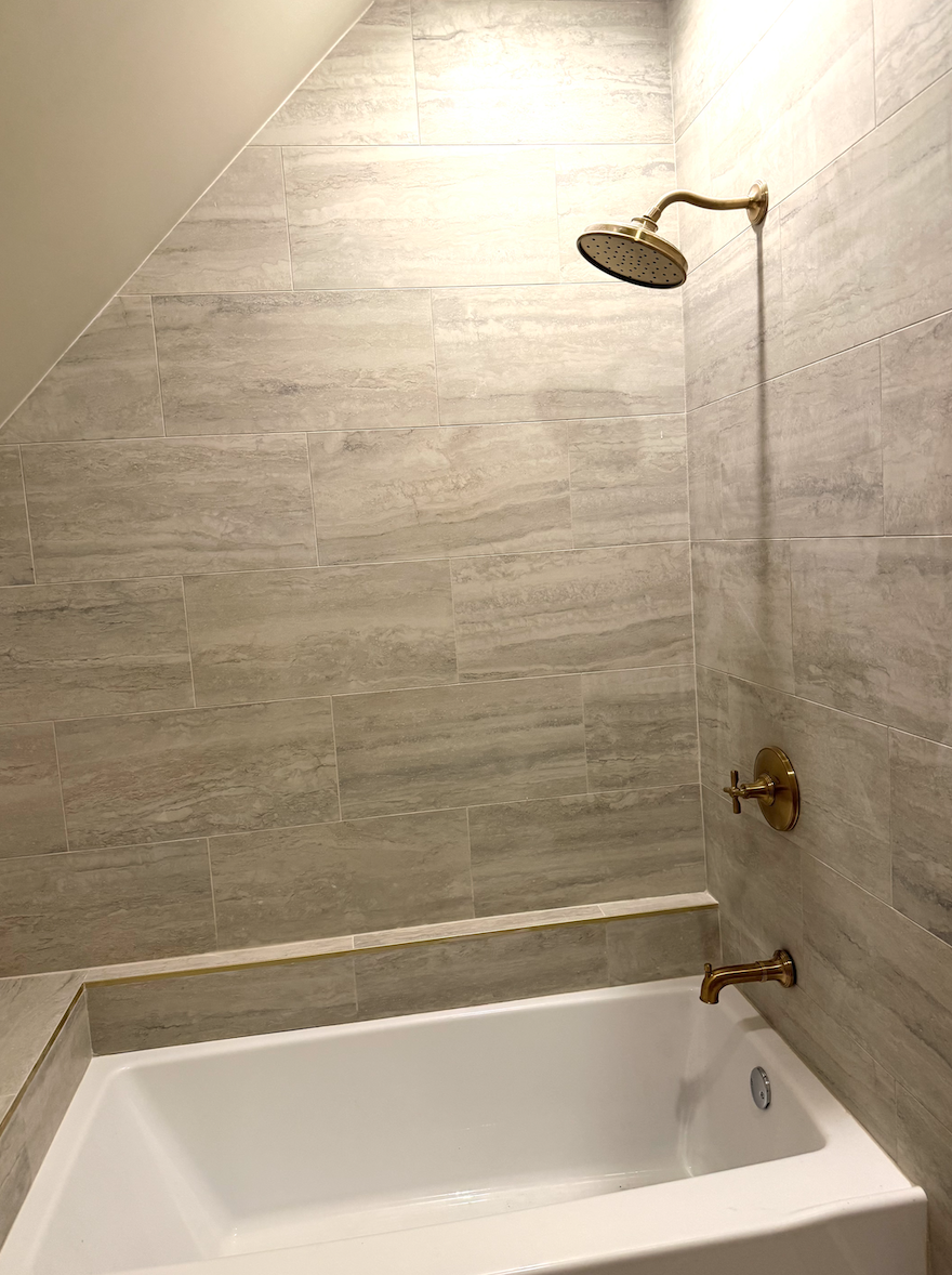 Bathroom 3 - tub/shower