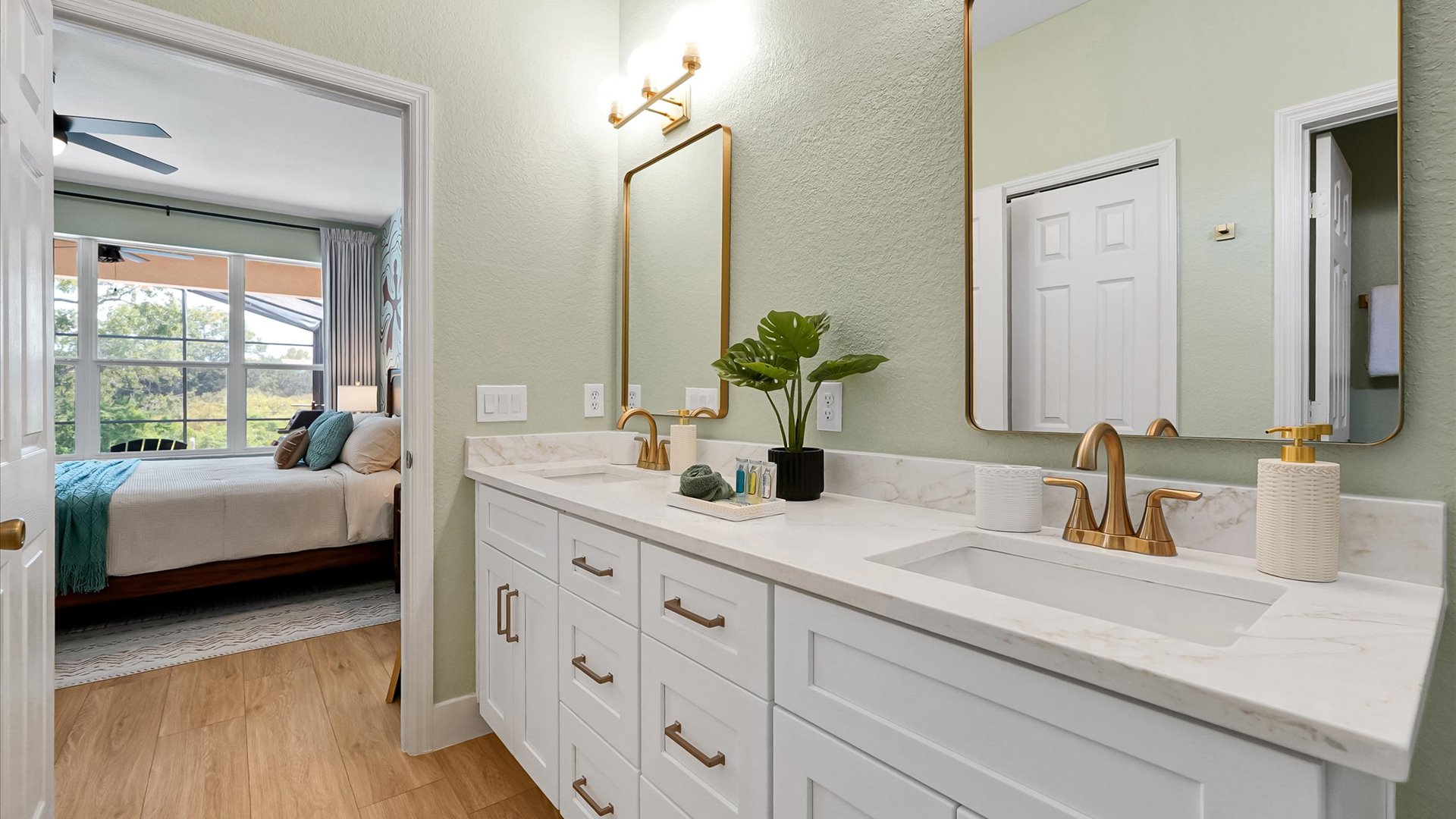 Moana King Suite Ensuite: Spacious double vanity with plenty of counter space and direct access to the king bedroom.