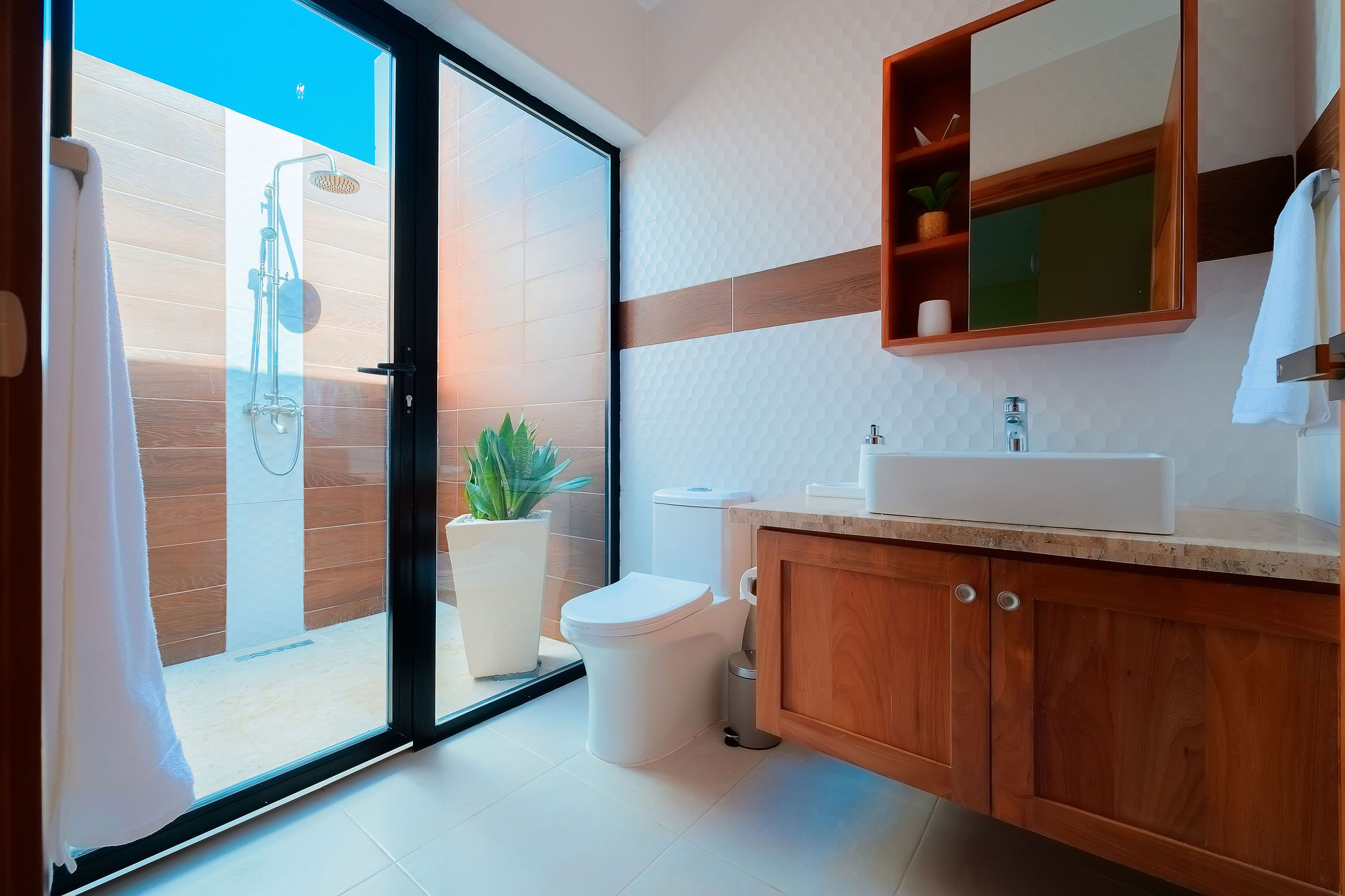 Main Bedroom ensuite bath