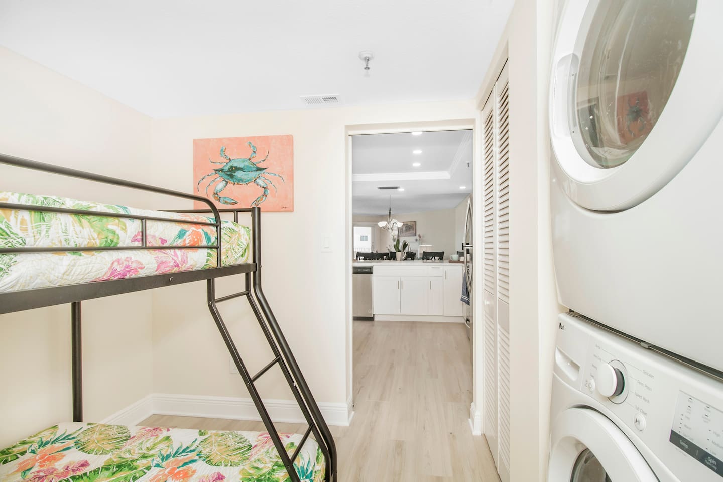 Full and Twin Bunk bed, sleeps 3.