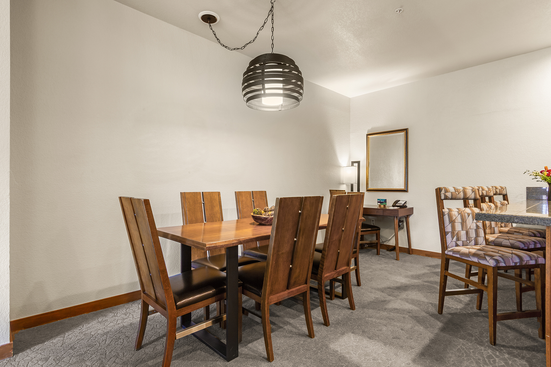 Dining for 6 and extra bar stool seating