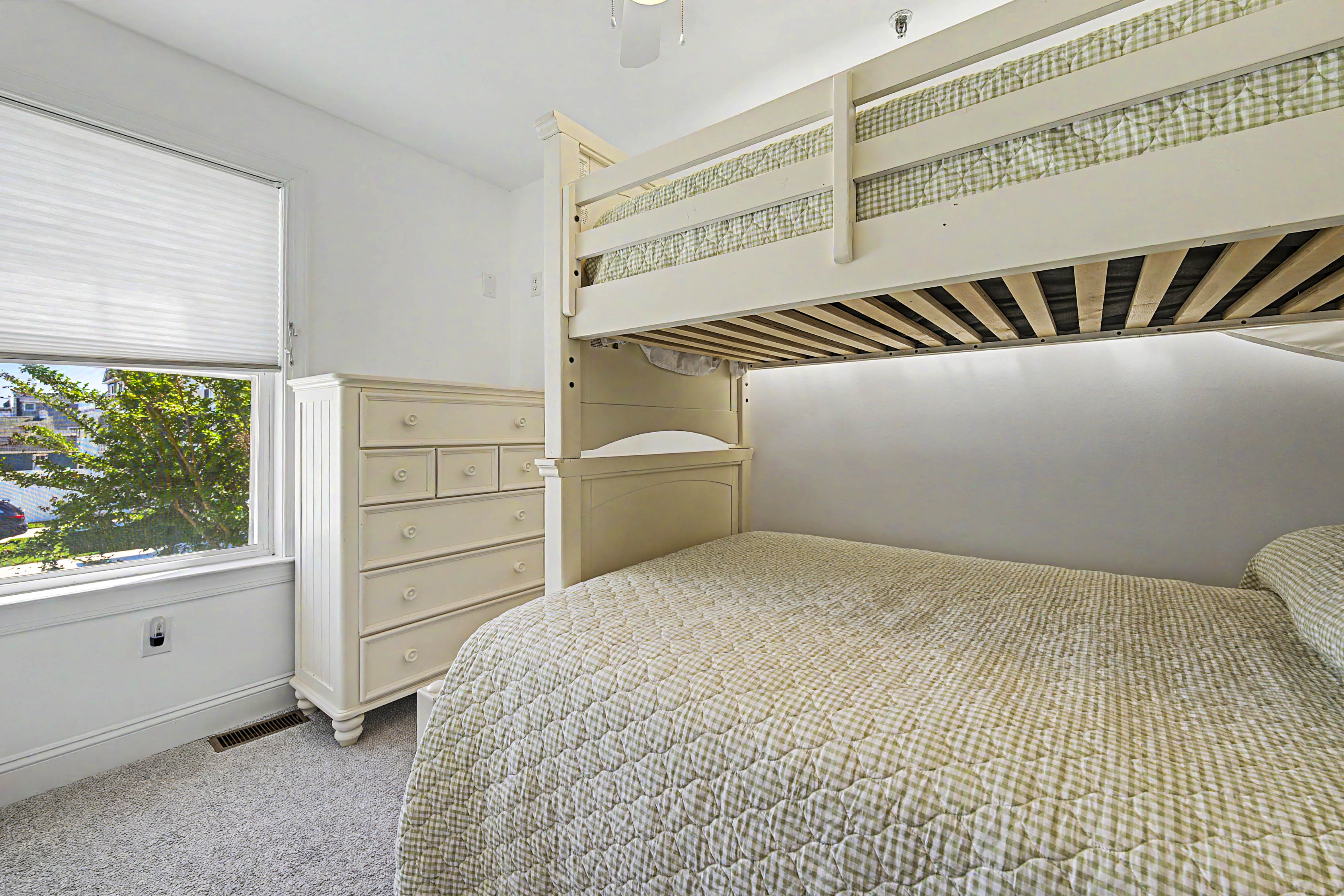 bunk_bedroom_twin_over_full_bed