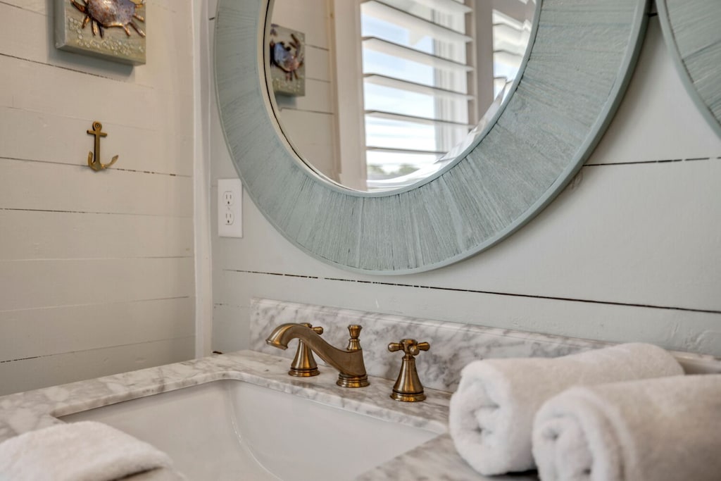 2nd bathroom upstairs
