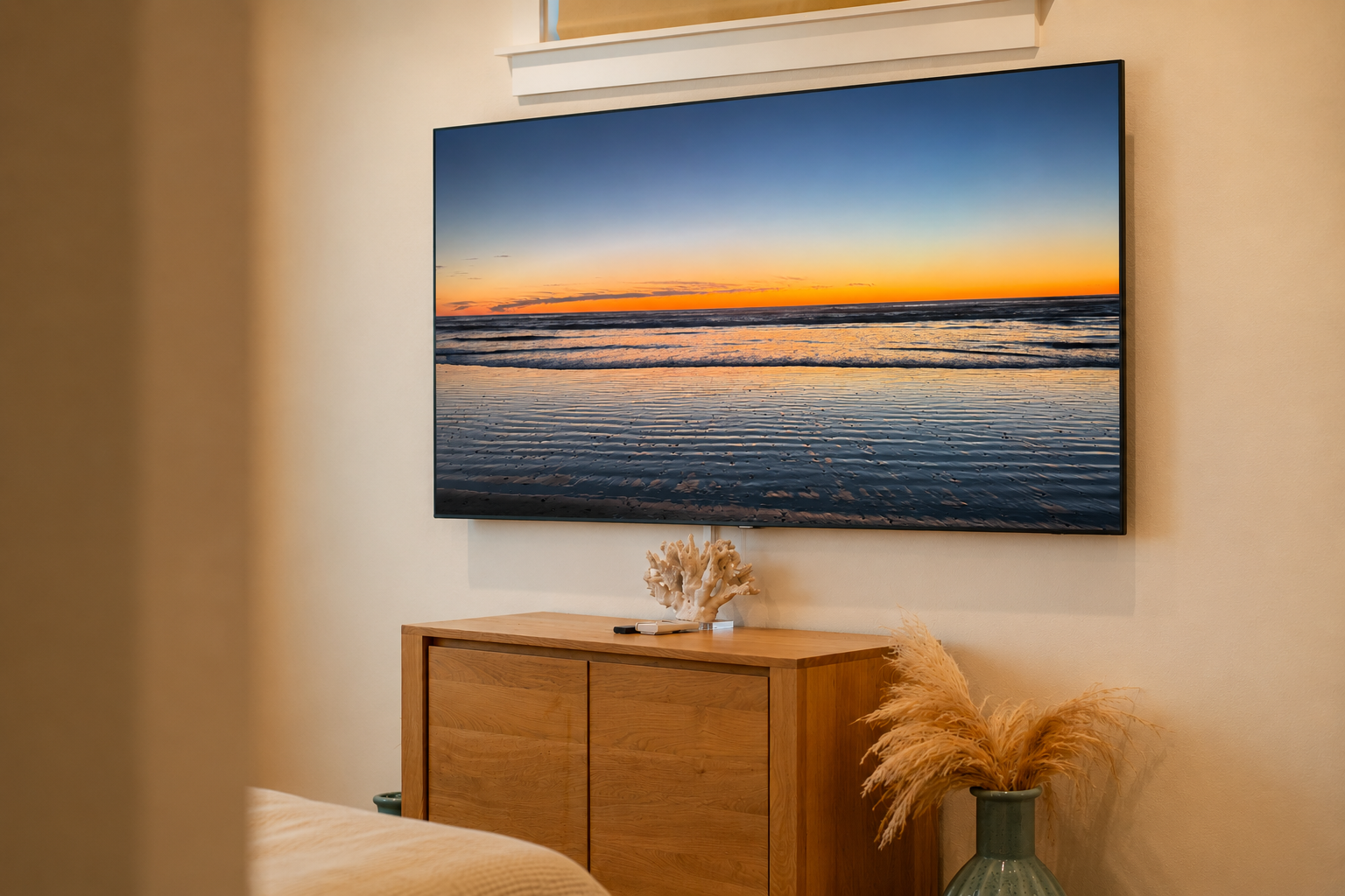 {Bedroom Comfort} 📺 Smart TVs in every bedroom make it easy to unwind with your favorite show after a day exploring the coast.