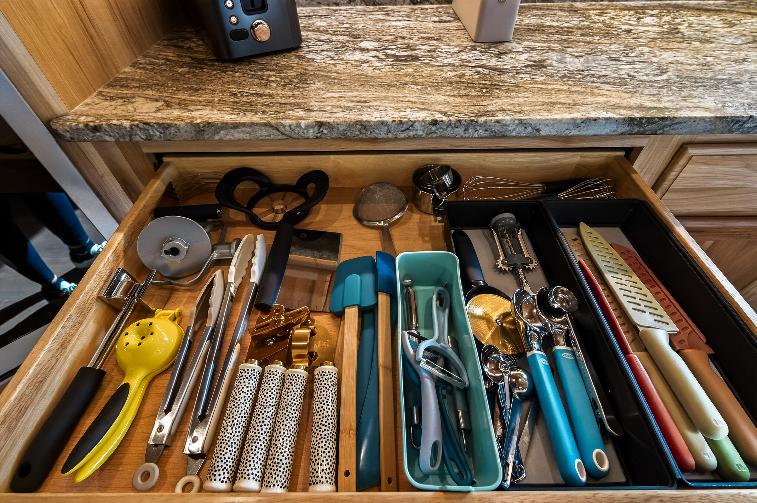 Fully Stocked Kitchen - Cooking knives, peelers, garlic press, citrus squeezer, meat tenderizer, pizza cutter, ice cream scoop, apple slicer and more! 