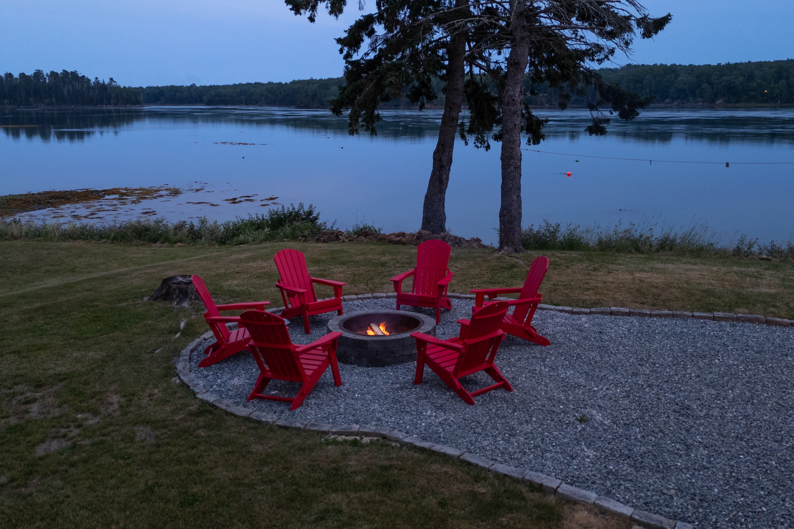 Gather everyone around the fire after dinner, pass the drinks, watch the sparks rise — the best conversations of the trip happen right here.