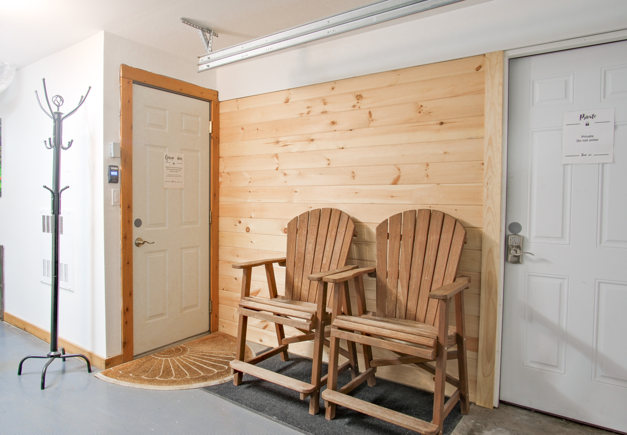 The garage was converted into a mudroom for you to easily gear up/down before heading to the mountain for skying, hiking, biking...