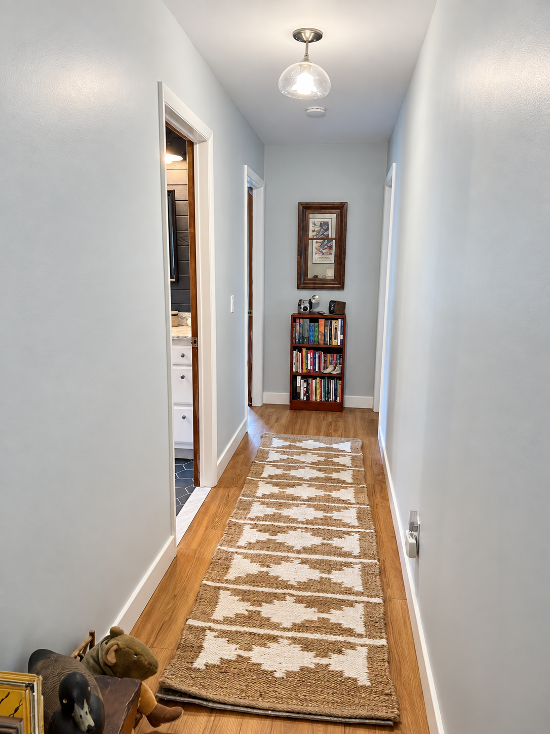 Hallway to the bedrooms and bathroom.