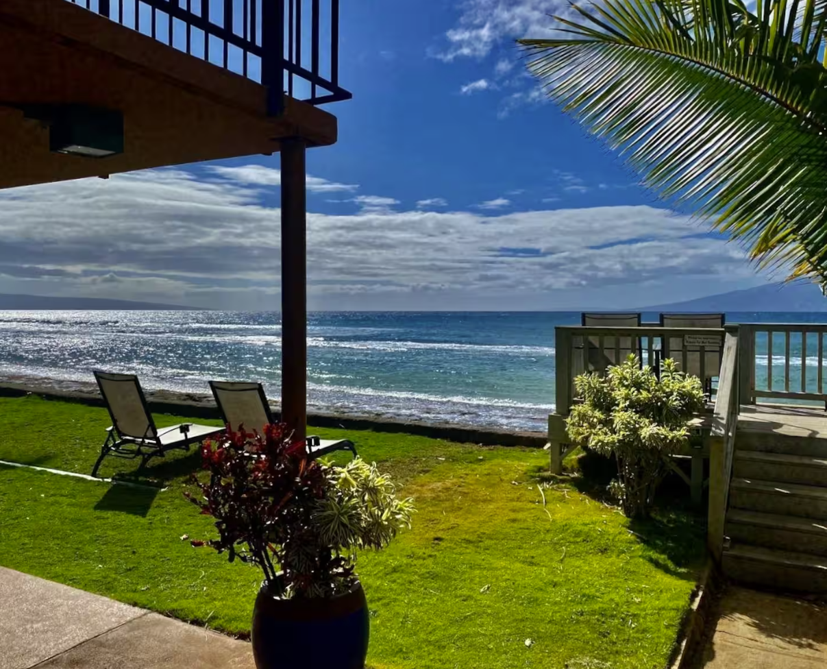 Sun loungers, BBQ grill and observation deck