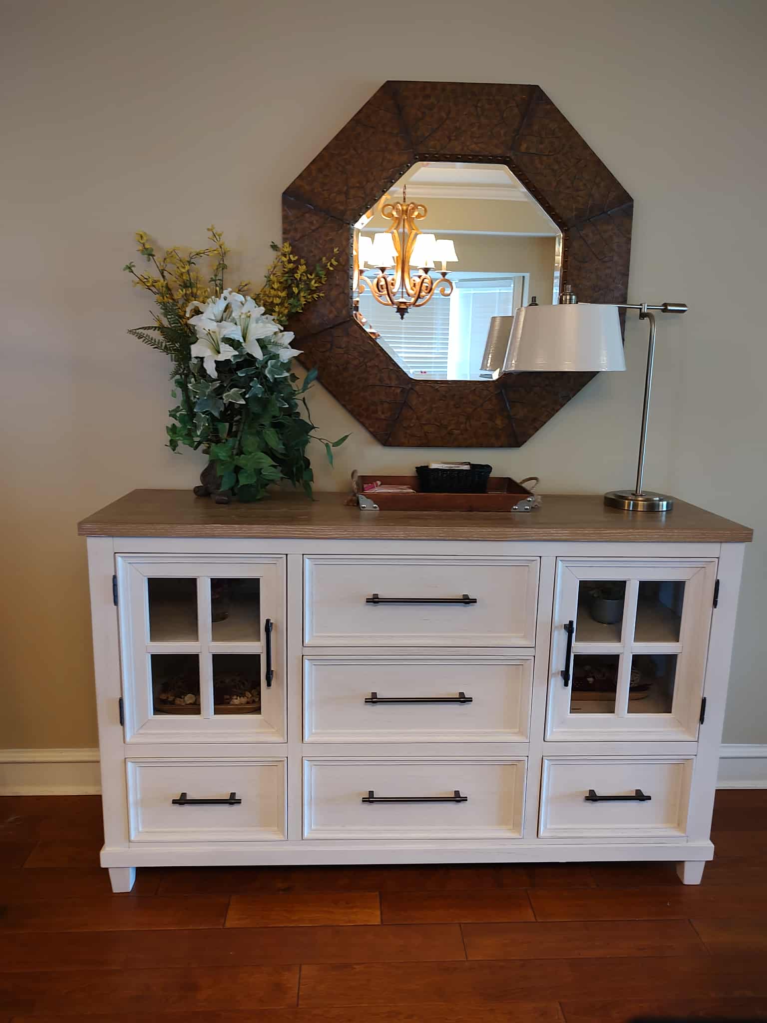 A few more trinkets were added to the dinette cabinet. (9-8-25)