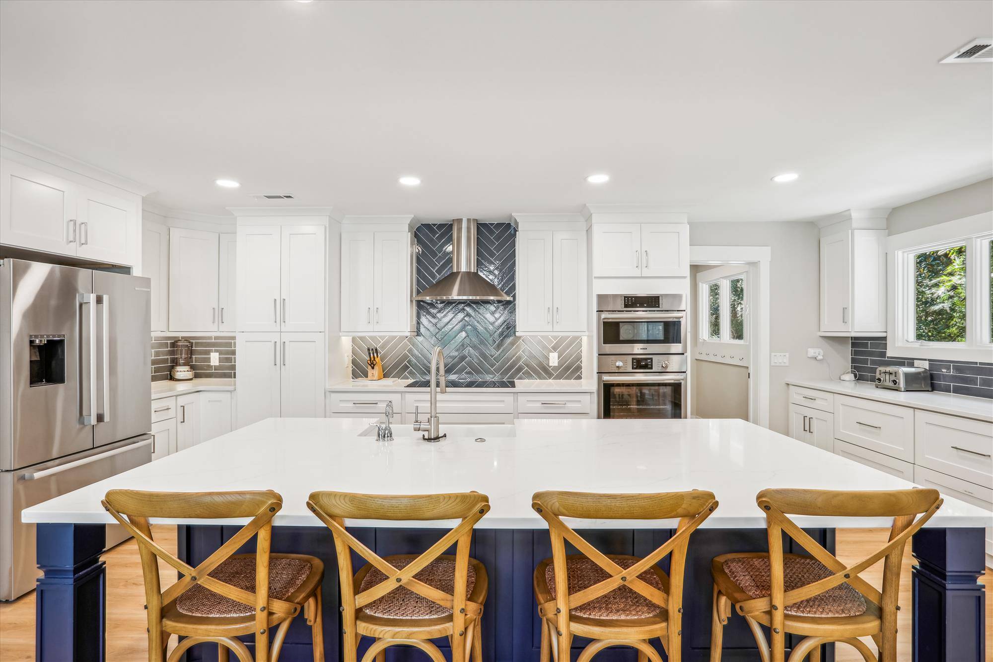 Beautiful large quartzite Island seats 4