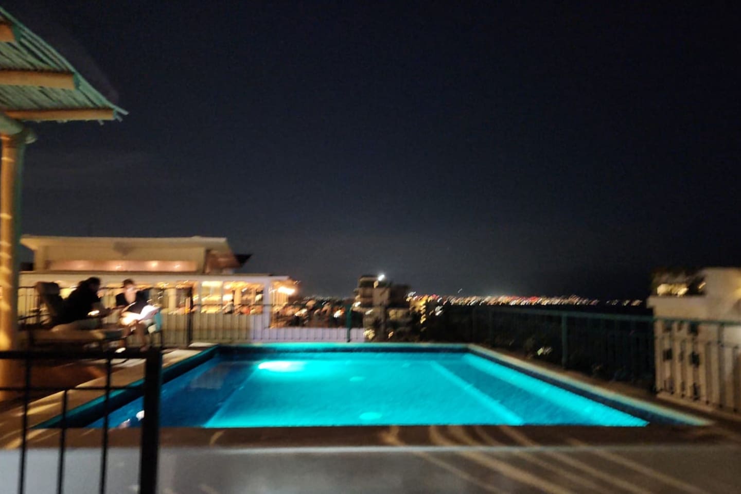 Roof Top Bar Jacuzzi
