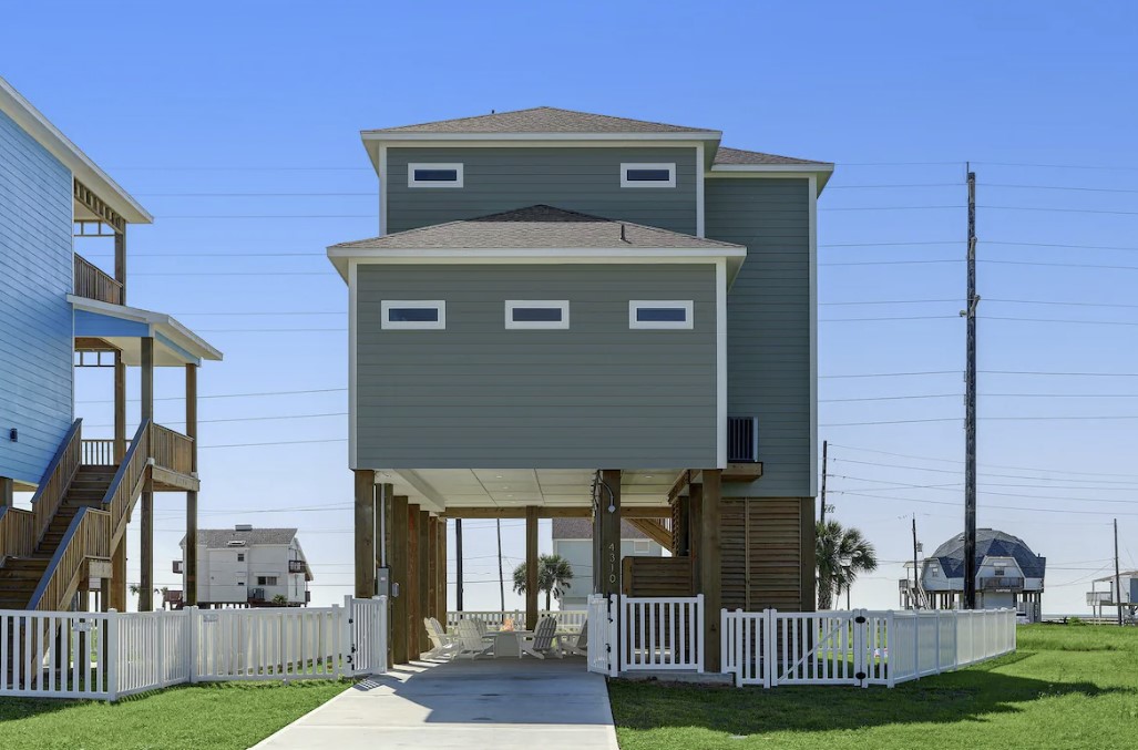 af1d32d8d81d4a029d282c82dd092c95 | Beachhouse | Texas | TX | Vacation Homes | Galveston | Crystal Beach | Kokomo | Breezy Days | Beachfront Elegance | Sunrise Serenity | Southern Sands Property Management, LLC