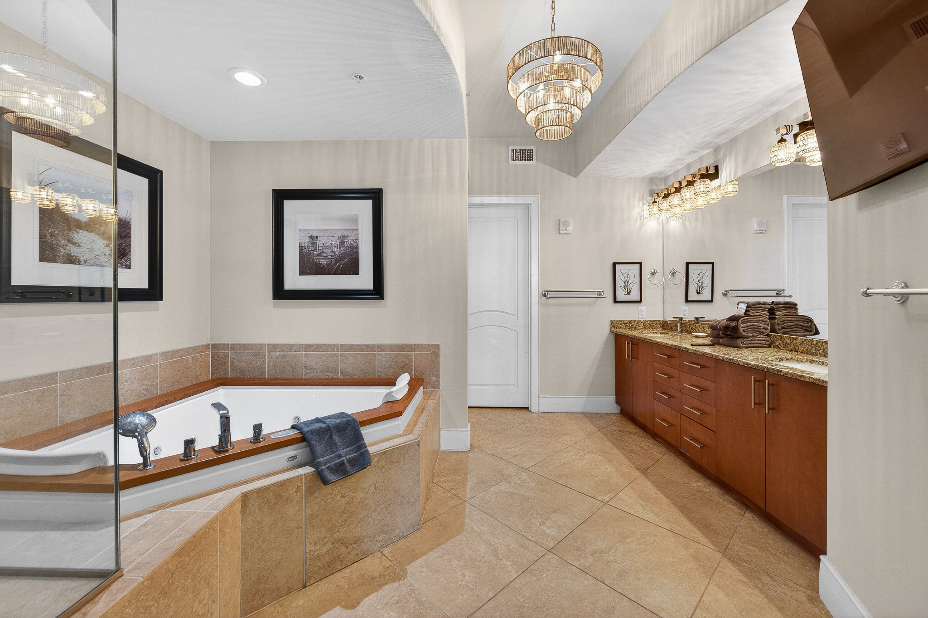 Master Bathroom, jacuzzi tub