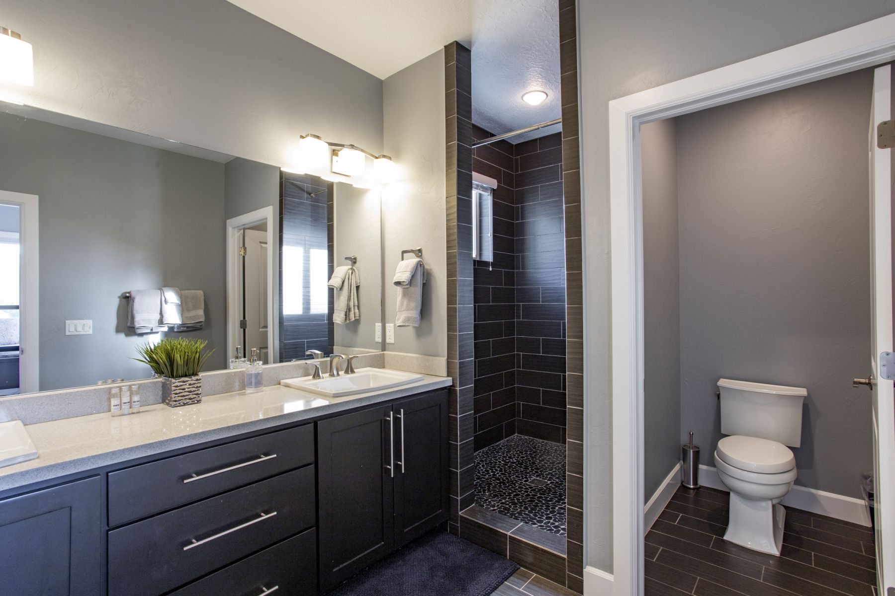 Ensuite Bath 6