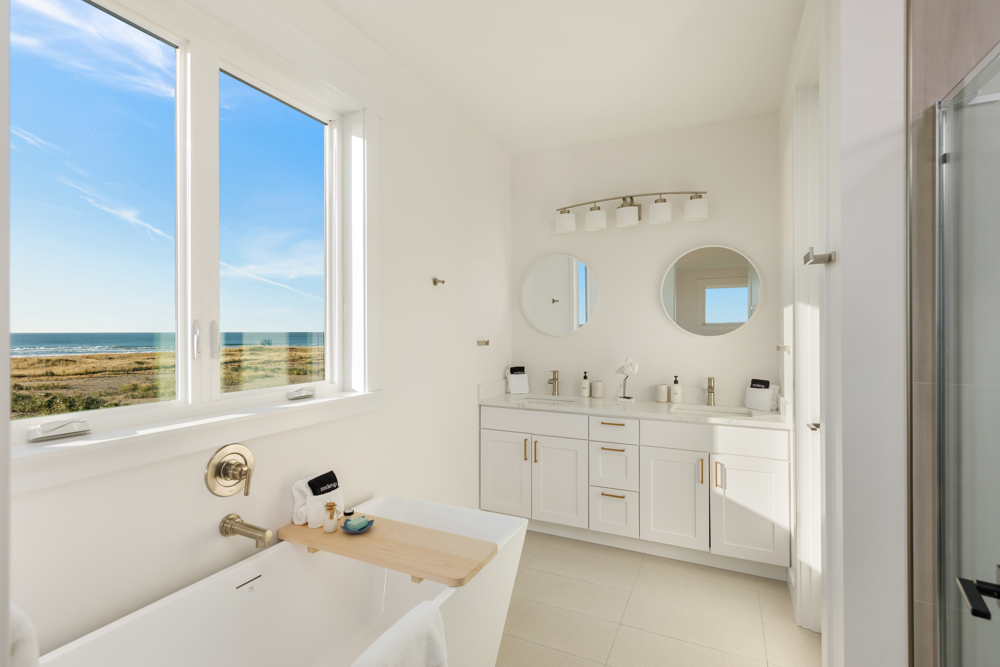 Ensuite master bath with heated floors, soaking tub, walk in shower