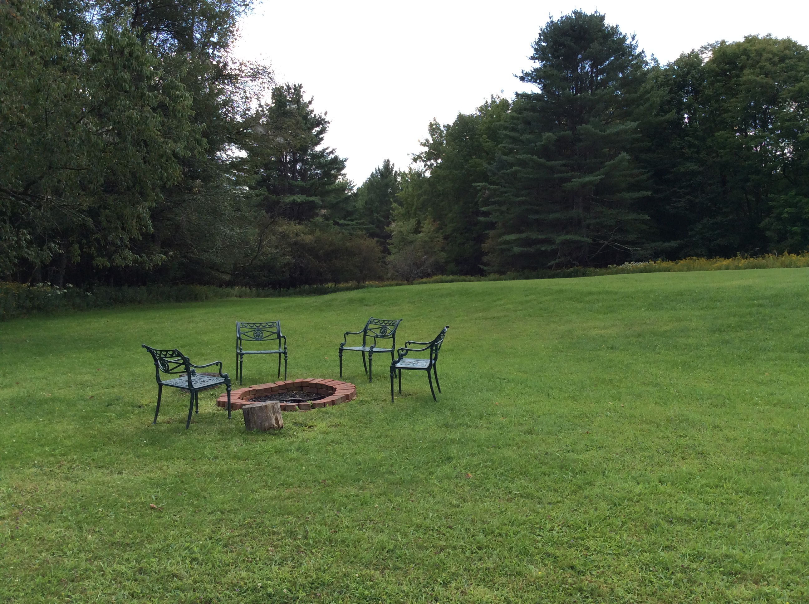 Groveside - Firepit & HUGE lawn for outdoor games