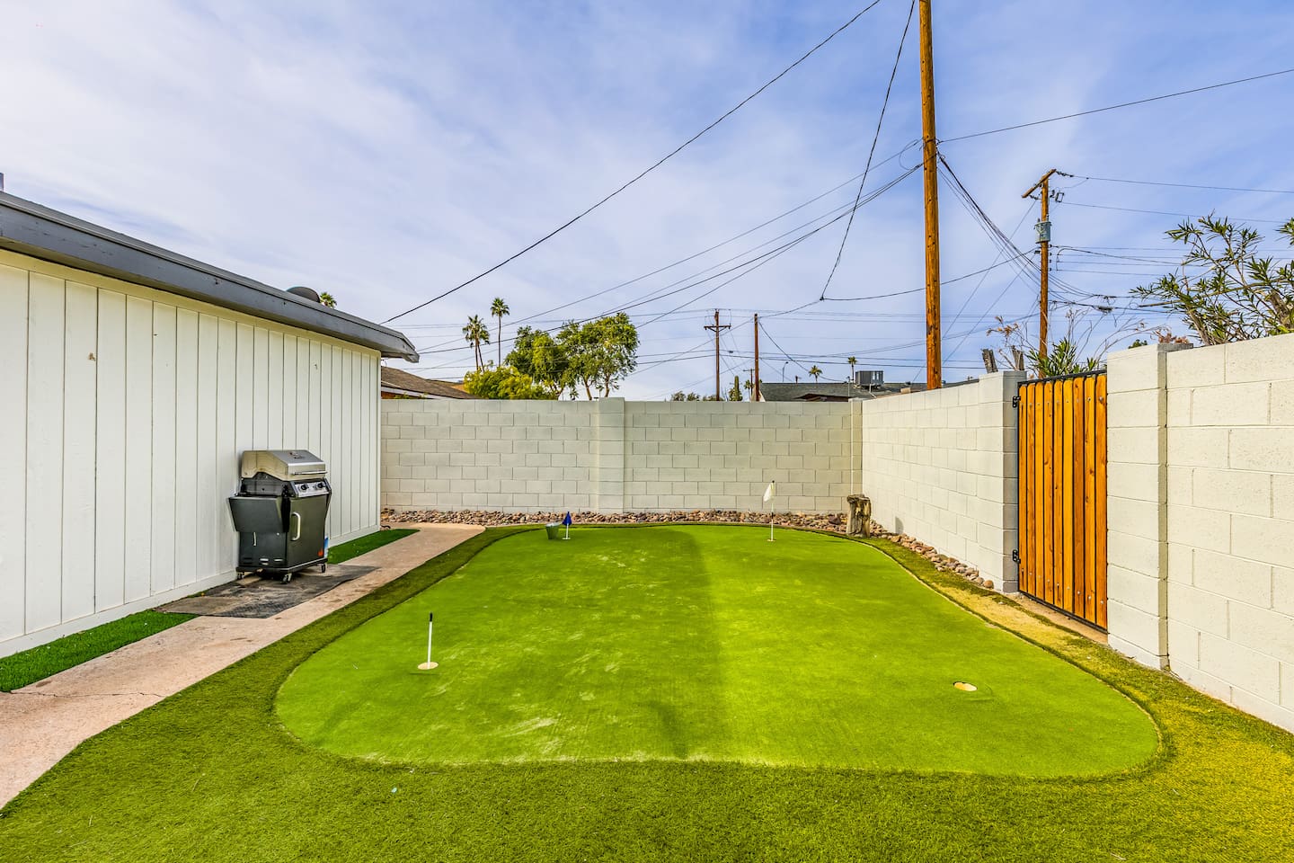 Host a BBQ next to your own putting green—perfect for casual hangouts or celebratory meals.