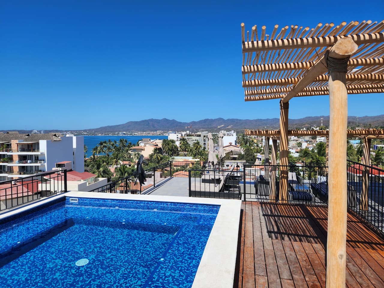 Roof Top Bar Hot Tub