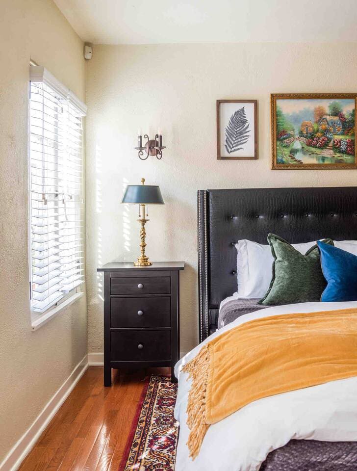 Second bedroom with queen bed, brand new mattress and linens, lovely windows, tv, dresser, closet, and en suite full bathroom. 