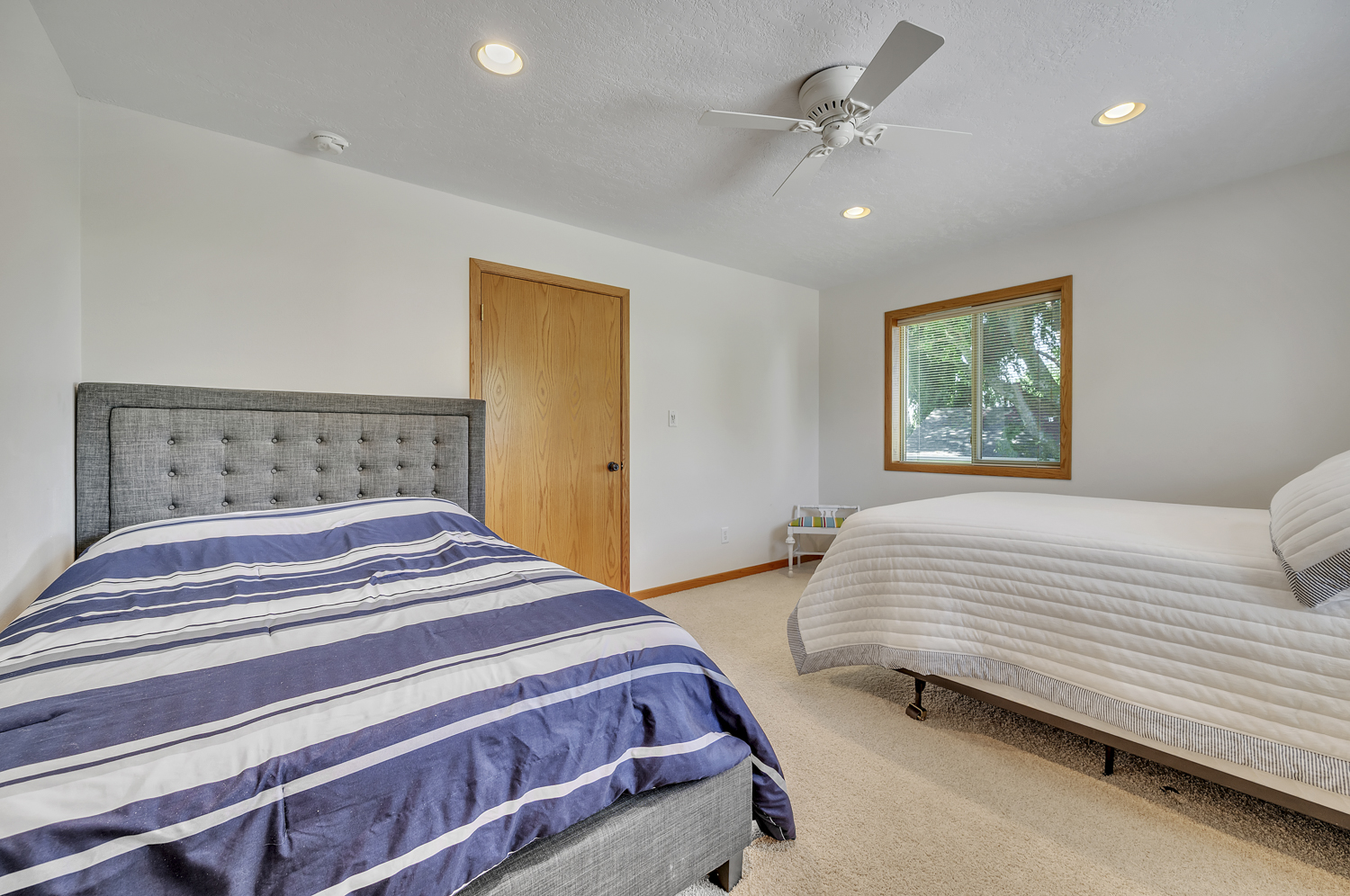 Upstairs bedroom #1
1 queen bed
1 full bed