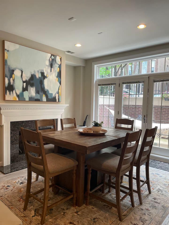 Large dining area perfect for shared meals, work, or planing your Chicago trip