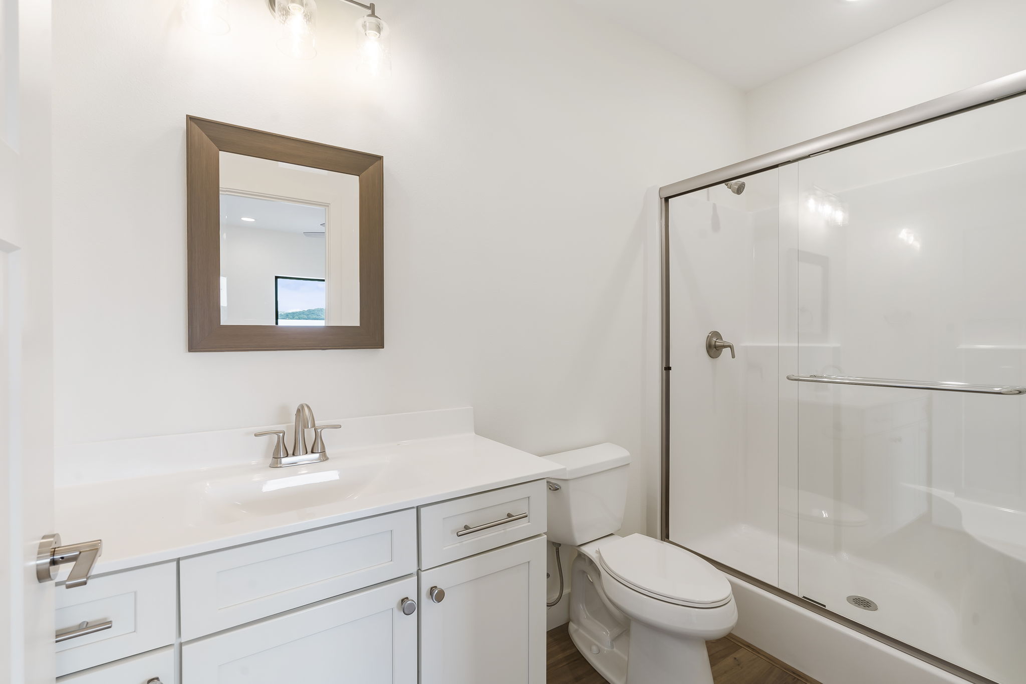 Main level master bath 