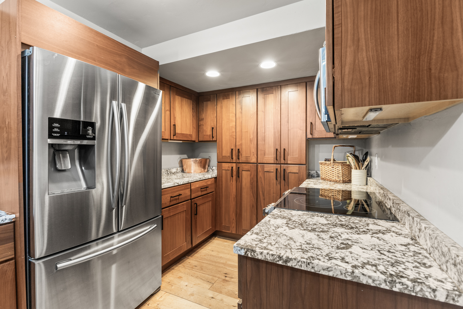 Kitchen with Refridgerator & Electric Stove