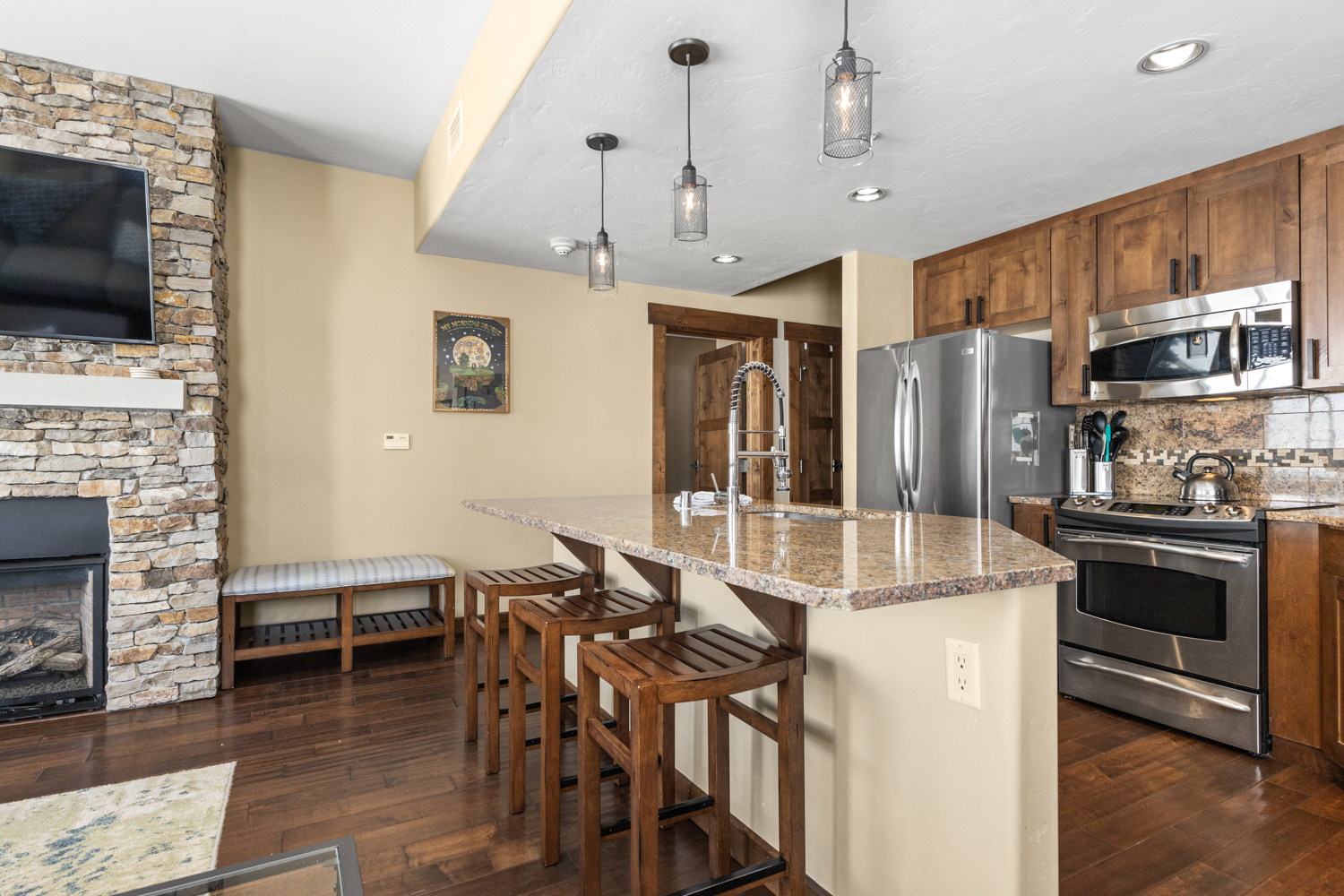 Breakfast bar with 3 seating