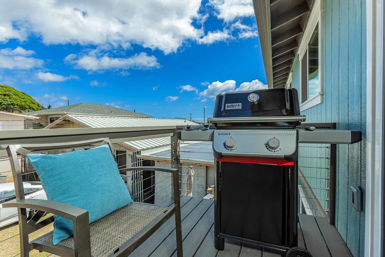 Gas Grill with Seats for Sips While you BBQ