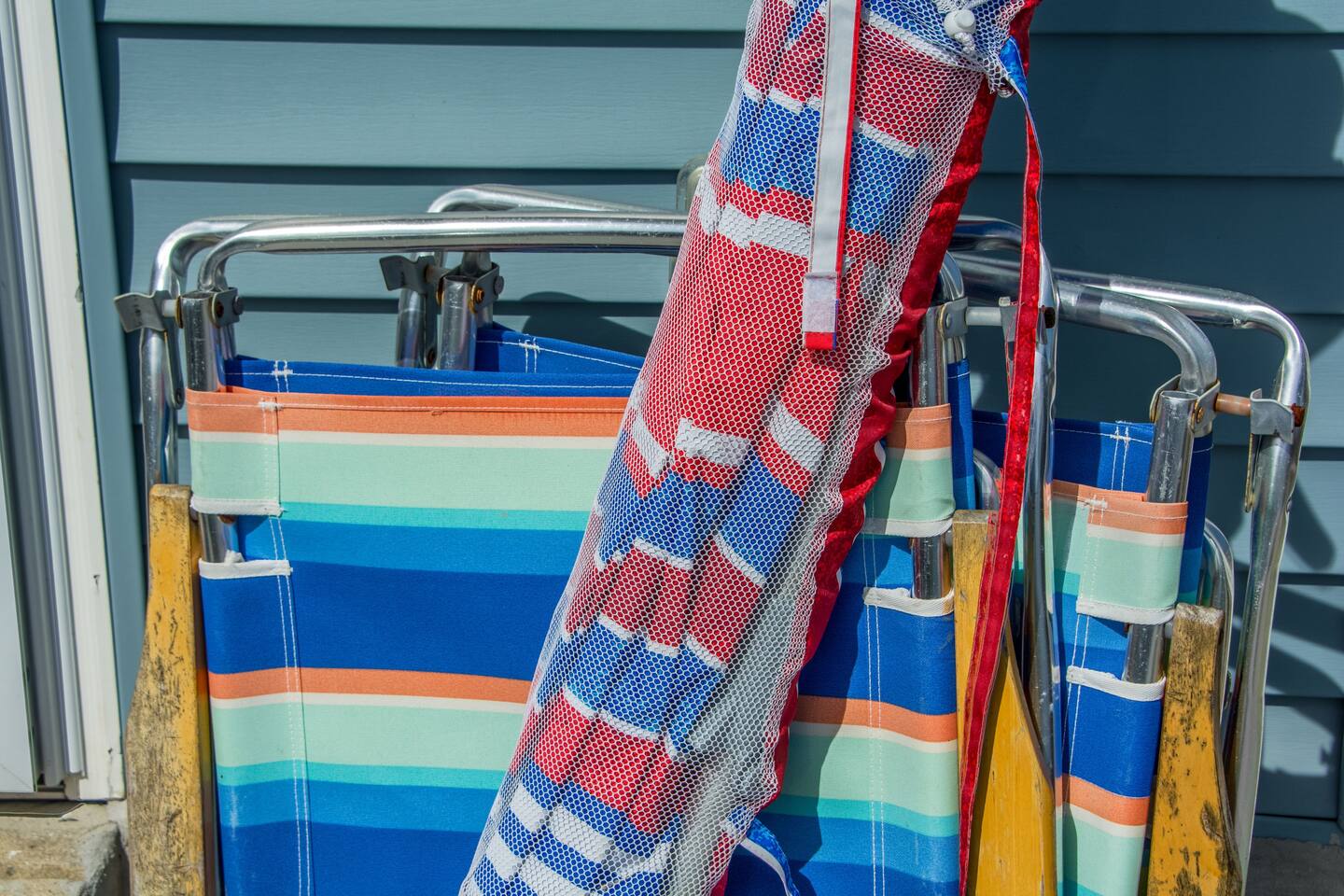 Toes in the sand: Two vintage beach chairs and umbrella are included your stay to give you that extra nudge to get another beach day in!#BelmarBeachDays